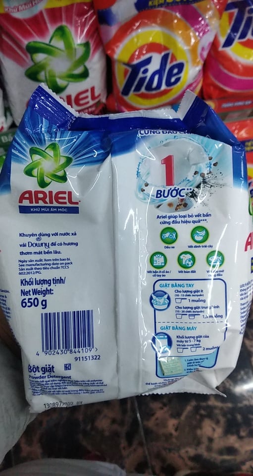 Bột giặt Ariel khử mùi ẩm mốc 720g