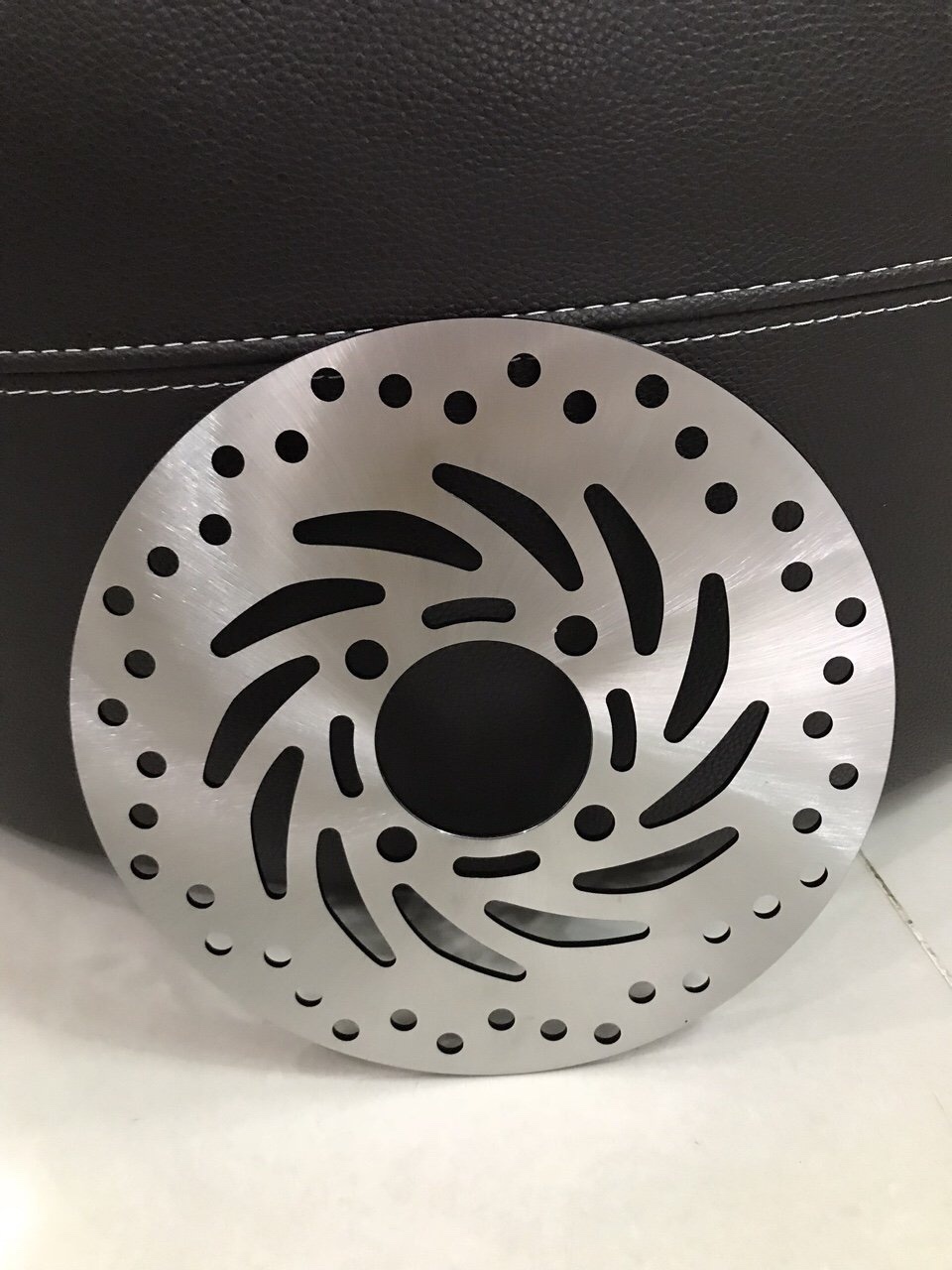 ĐĨA THẮNG ZIN THEO XE KHÔNG CHẾ CHÁO