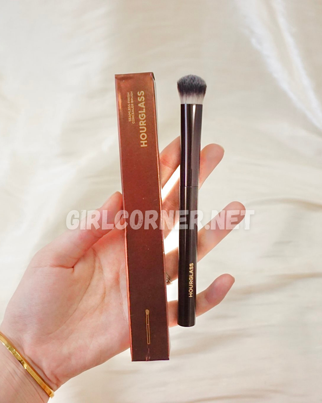 Cọ Che Khuyết Điểm Vùng Mắt Hourglass