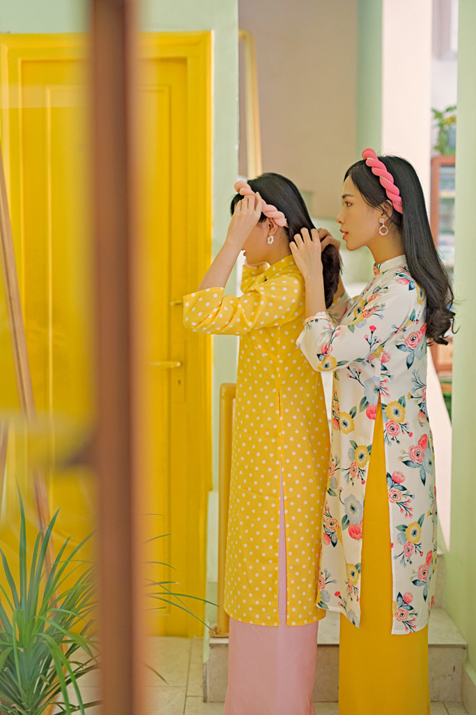 Sumire Store Áo dài Dáng xưa Chấm bi - Vàng