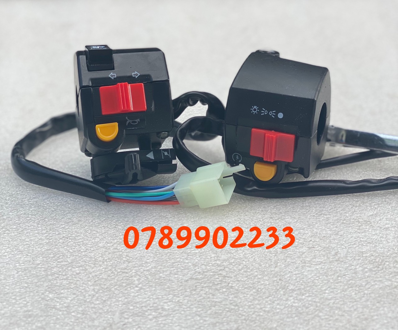 Cùm công tắc xe max