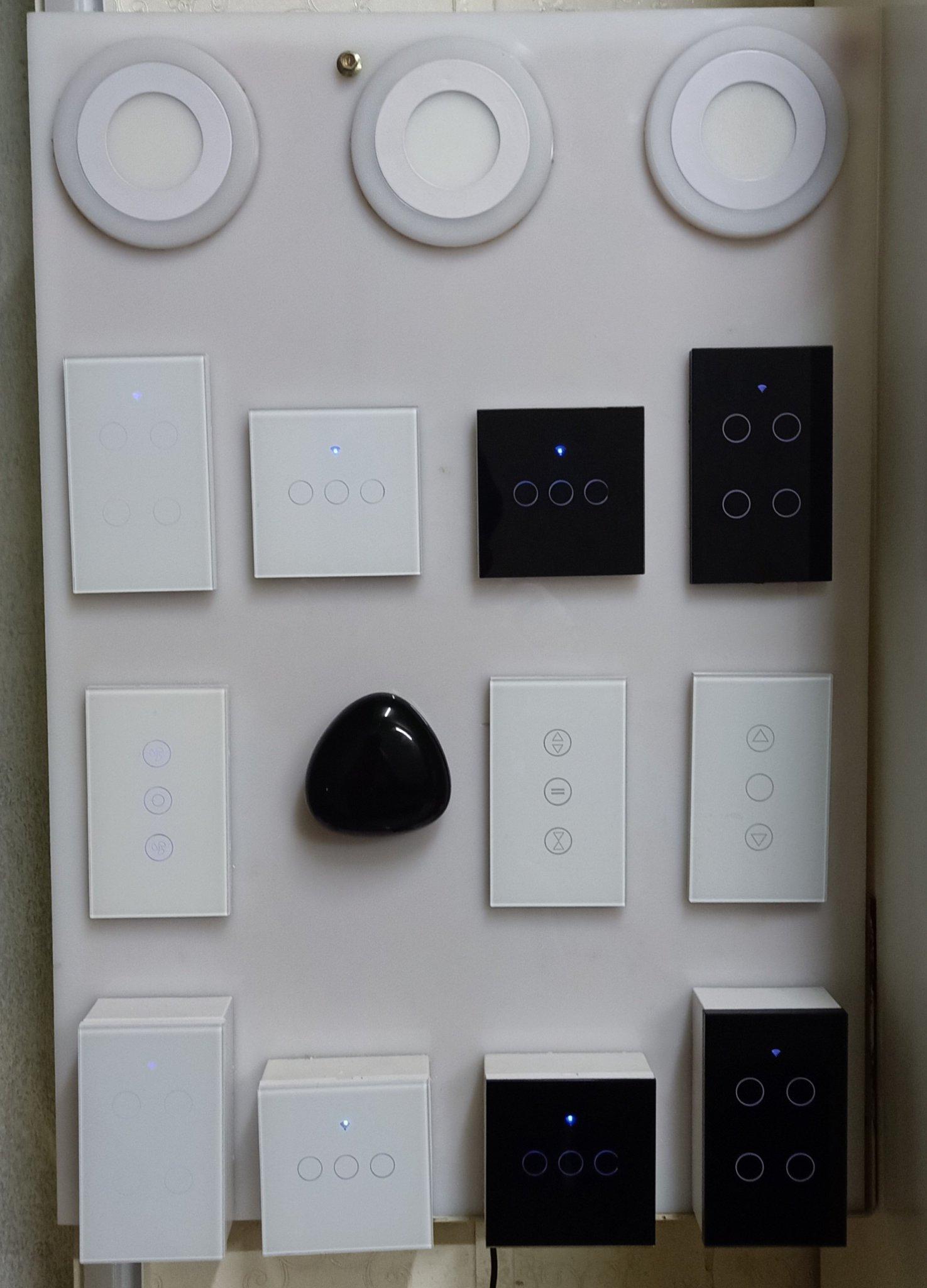 Công tắc Wifi Tuya cảm ứng 4 nút - HCN màu đen. BH 12 tháng