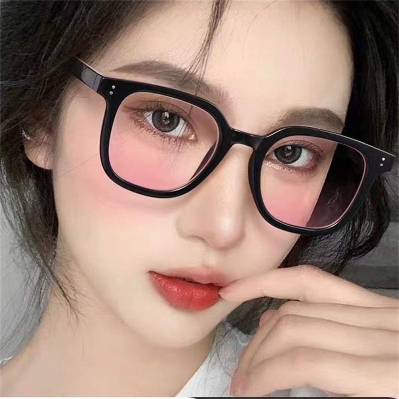 Kính Nữ Giả Cận, Hiệu Ứng Má Hồng Dễ Thương
