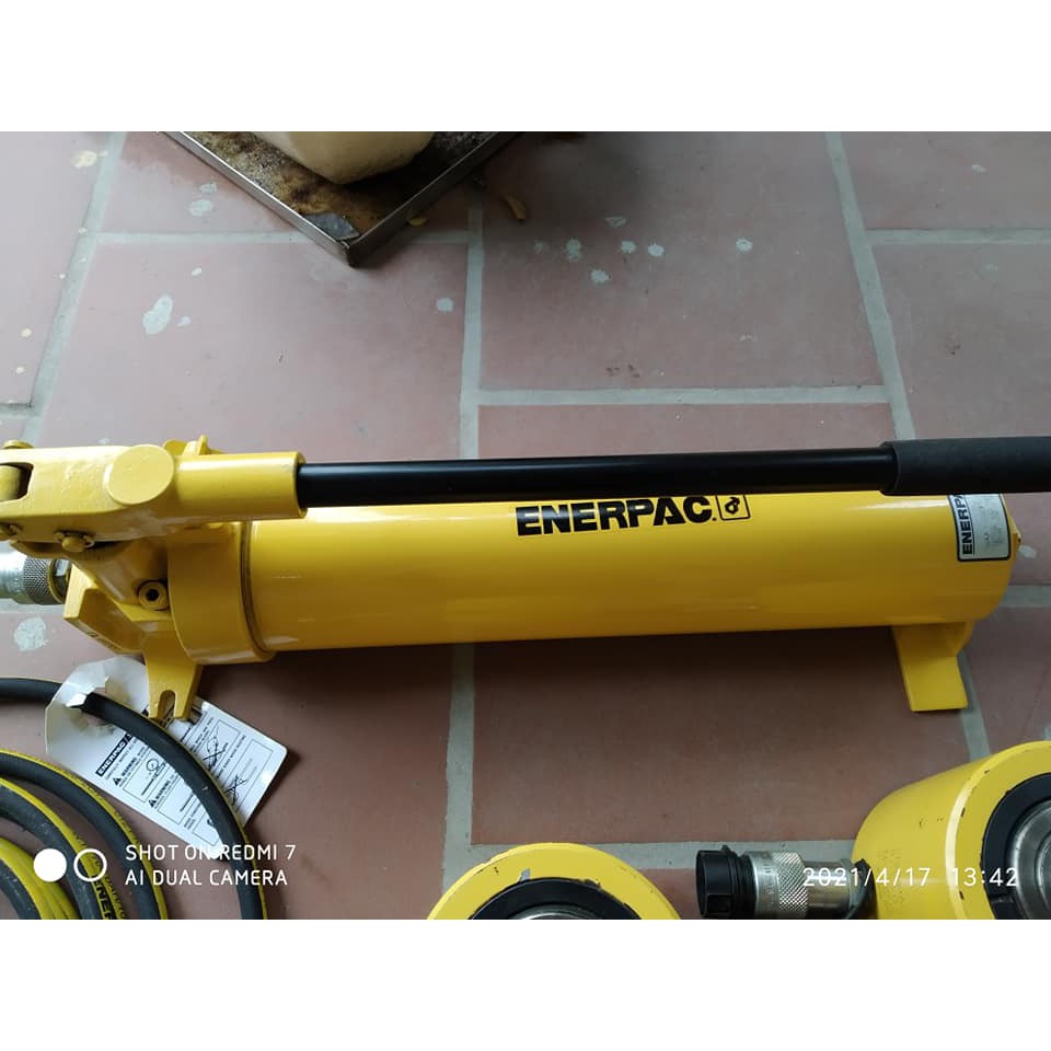 Bơm thủy lực Enerpac P-80