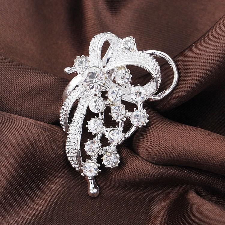 [HCM]Giá mùa bão Ghim cài áo hình nơ đính đá sang trọng MẪU 5 (3.8x2.7cm)