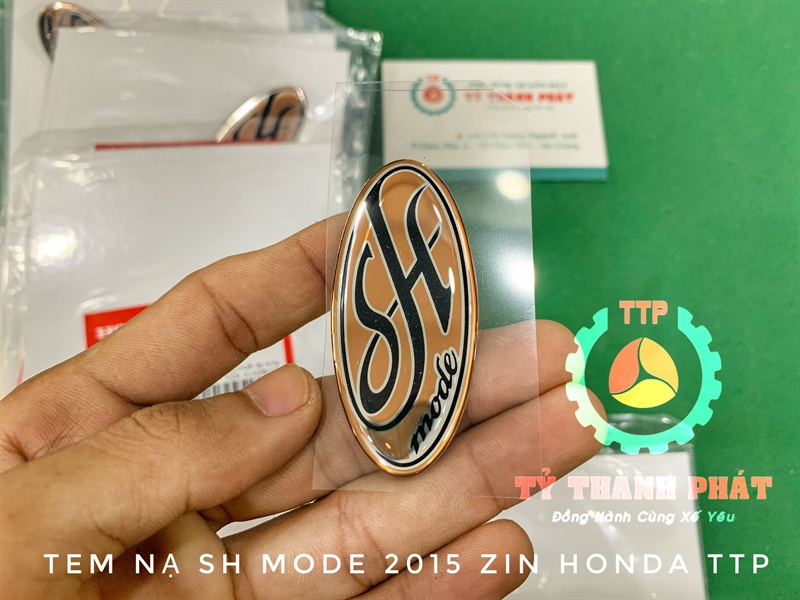 Tem nạ sh mode 15 k1 chử đen nền trắng zin honda