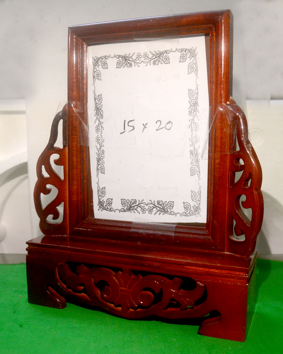 [HCM]Khung hình có chân bằng gỗ đặt bàn thờ