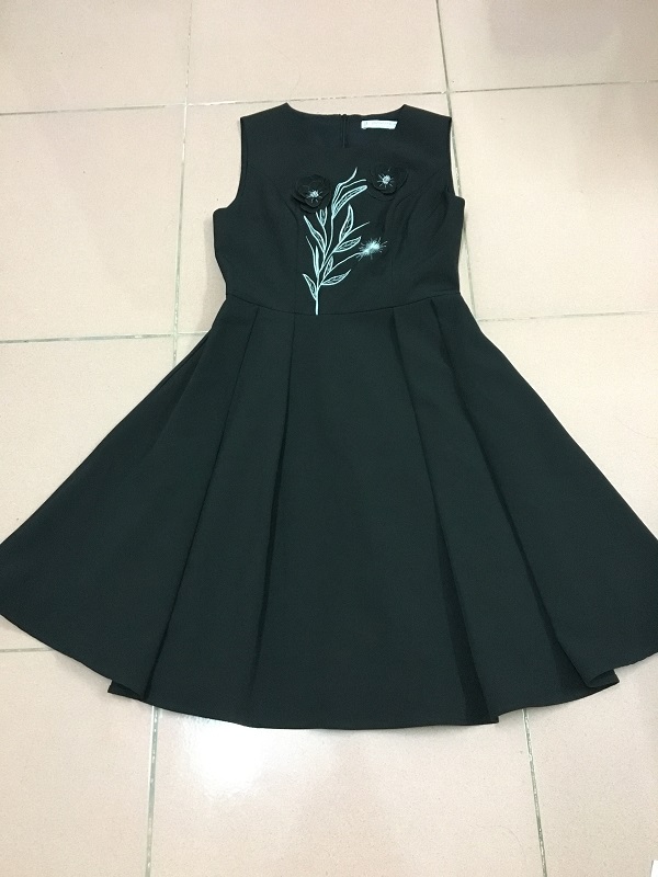 váy thiết kế lẻ size S (cho bạn cao 150cm, nặng 40-43kg)