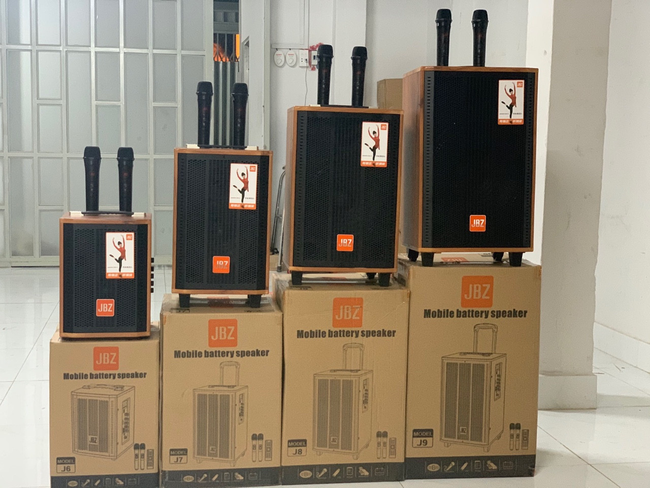 Loa kéo Jbz - J7 + 2 micro không dây ... mẫu mới 2020