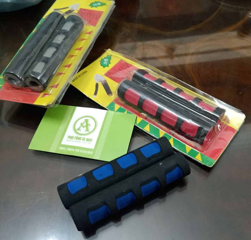 1 Pair of Rubber Pads for Brake Levers and Brake Clutches (Random Color)