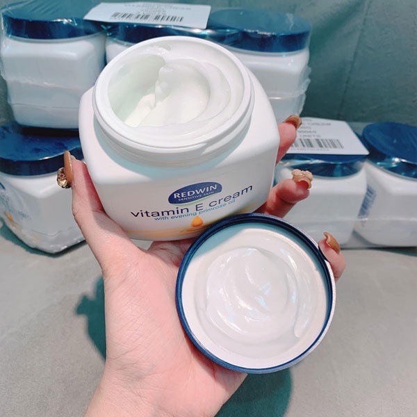 Kem dưỡng ẩm Redwin Vitamin E Cream 300g Hàng Úc, dưỡng doby, mặt toàn thân giảm khô nứt, mịn màng và căng bóng da: ShopMyPhamNga_Mockba