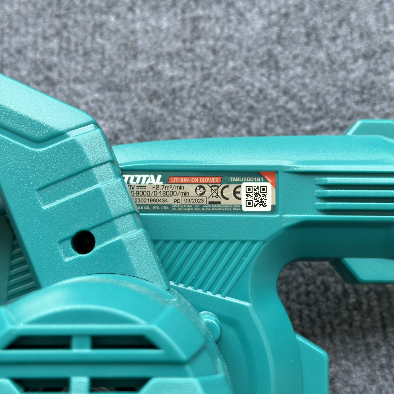Máy thổi bụi , thổi lá dùng pin Lithium 20V Total TABLI200181