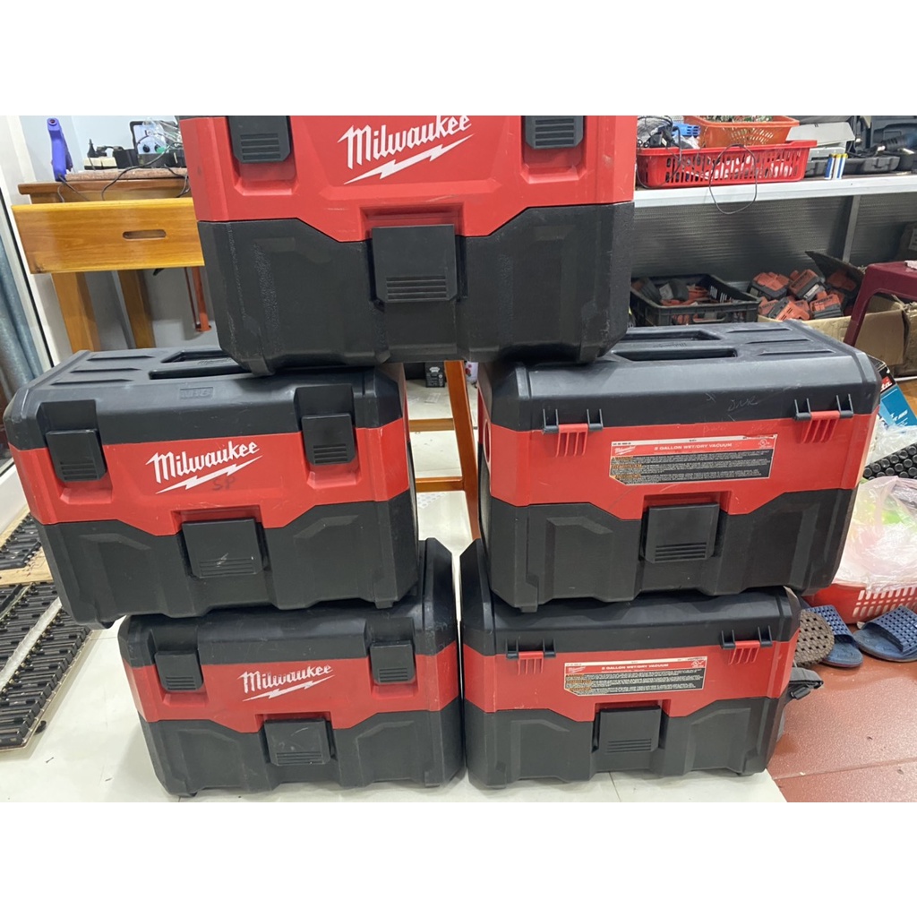 Máy hút bụi khô, ướt Milwaukee M18 bãi 0880-20.