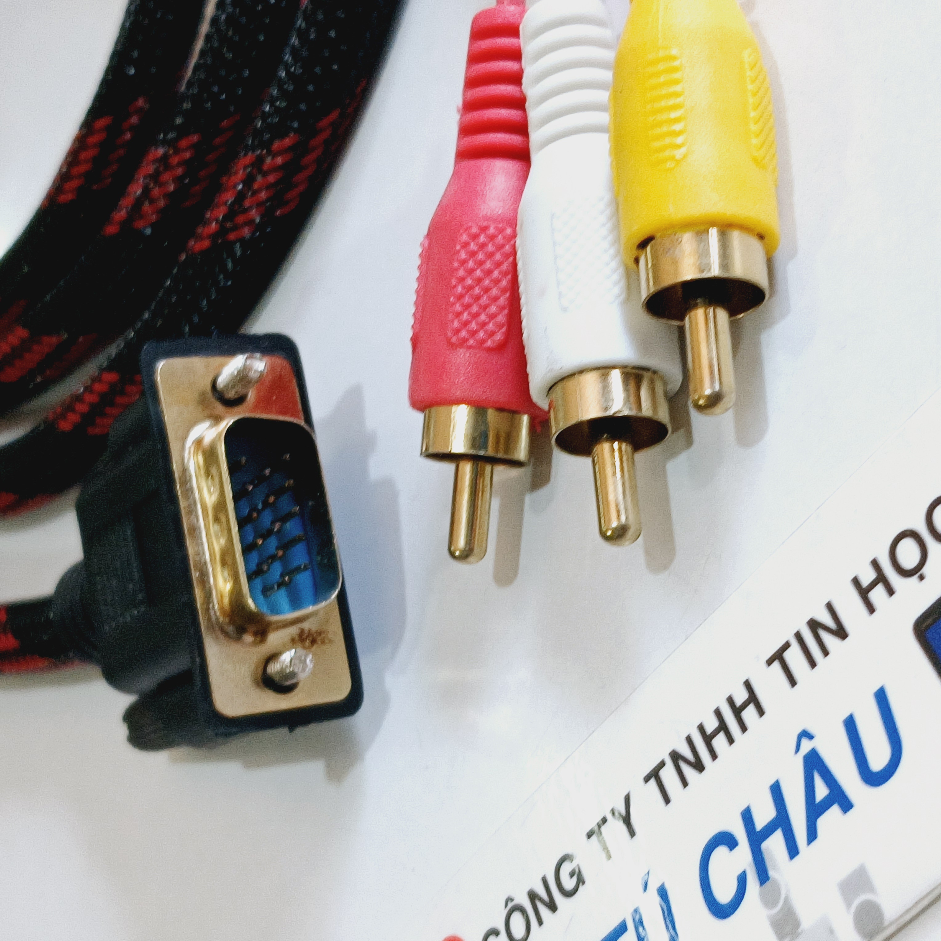 Cáp VGA ra  3 AV (3RAV) / Cáp dài 1.5M (TÍN HIỆU ANALOG)