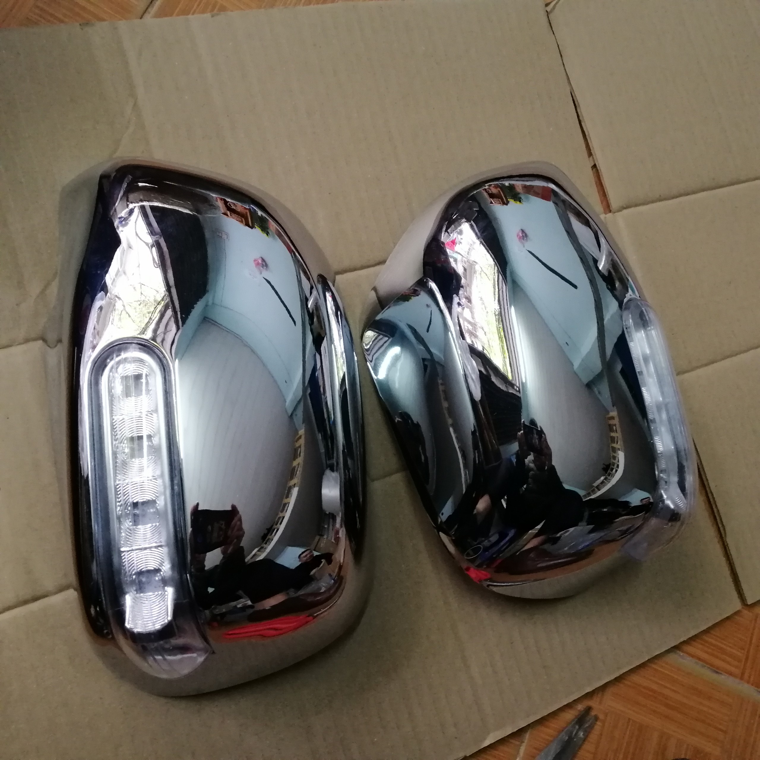 Bộ Ốp gương có đèn  xinhan xe Toyota Innova, Fortuner form 2006 đến 2015 ( dành cho xe KHÔNG CÓ ĐÈN XINHAN TRÊN GƯƠNG)
