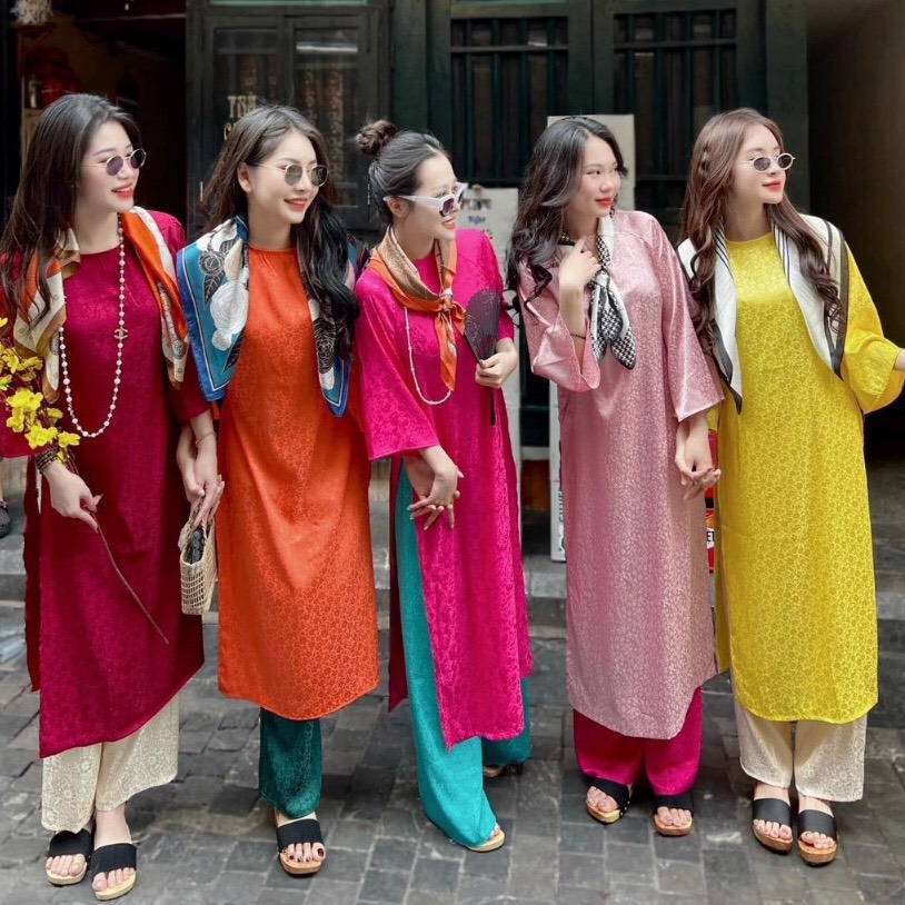Áo dài cách tân dáng suông cổ tròn chất liệu lụa gấm cao cấp