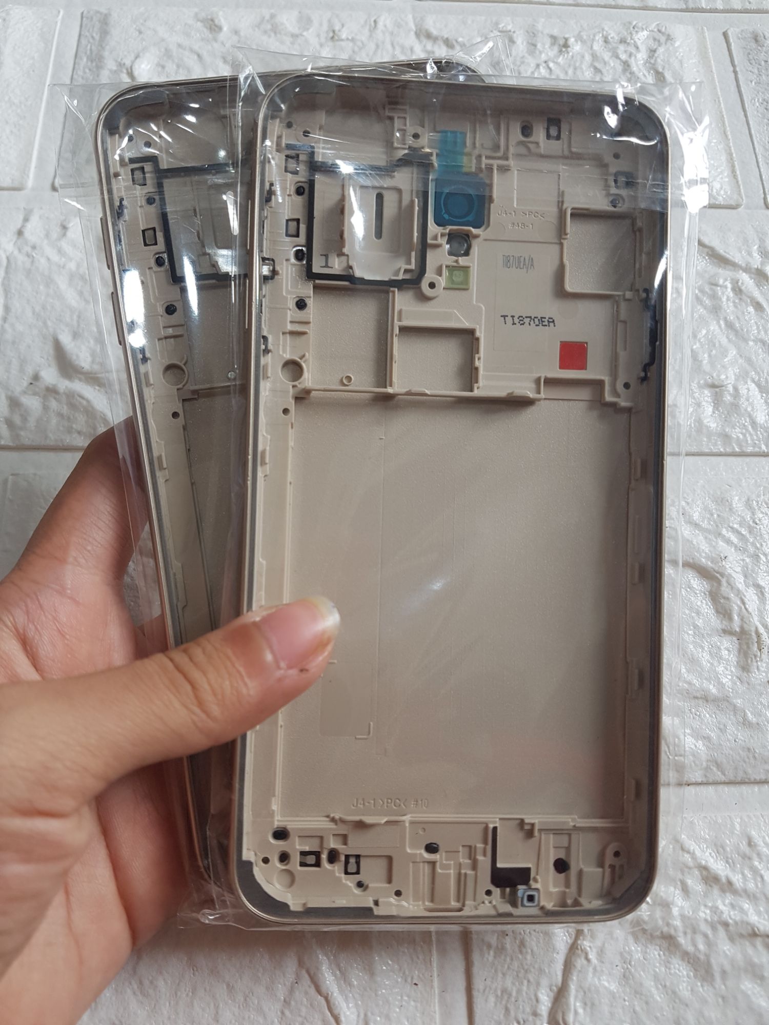 Bộ Vỏ + Sườn Samsung Galaxy J4 (J400)