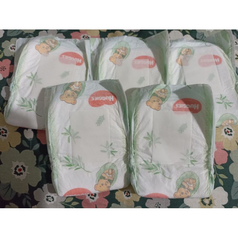 Combo 10 miếng lót Bobby Huggies Molfix NB1 NB2