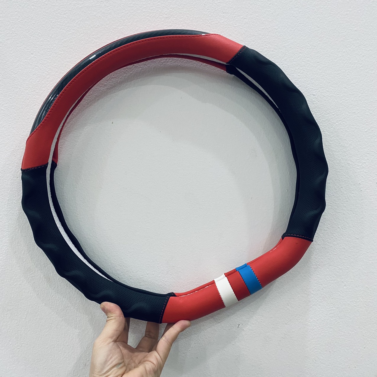 Hcm - bọc vô lăng xe vinfast vf5, vf8 kiểu dáng thể thao, ôm tay lái