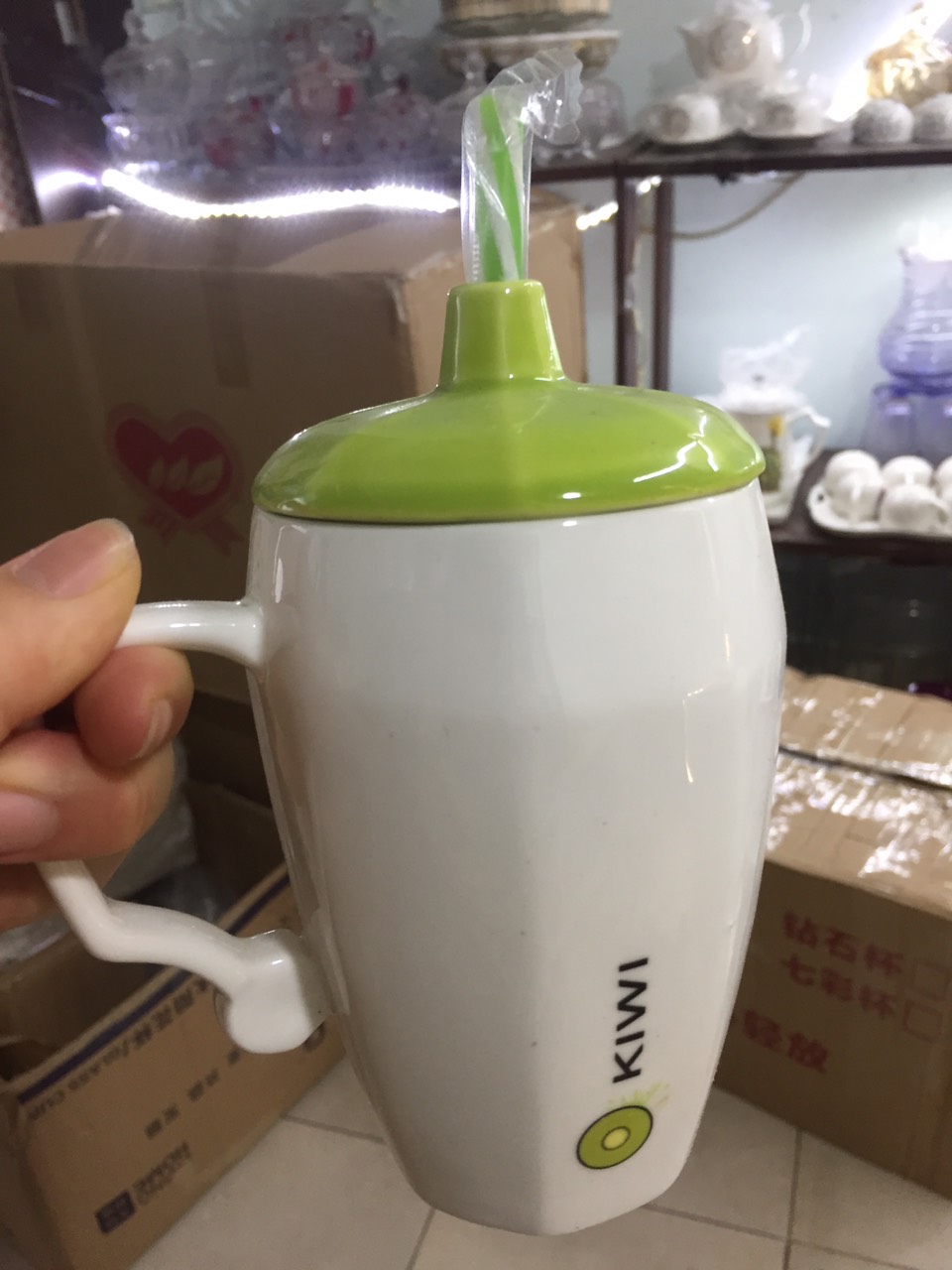 Cốc sứ kèm ống hút