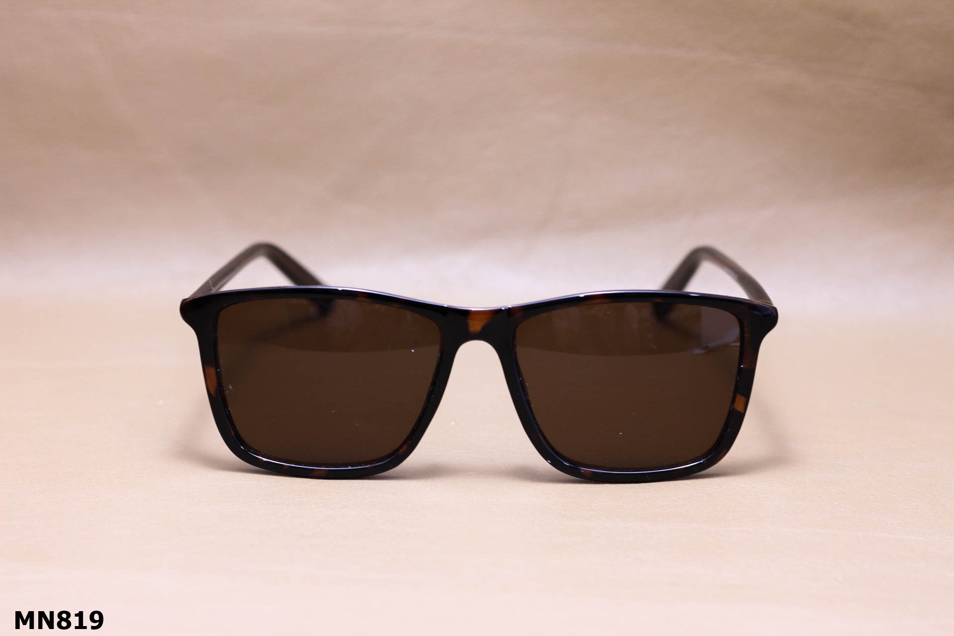 Kính mát unisex Mắt Kính Shady MN819 (Đen bóng) + Tặng 1 chai nước rửa kính ROSSI Italy Design