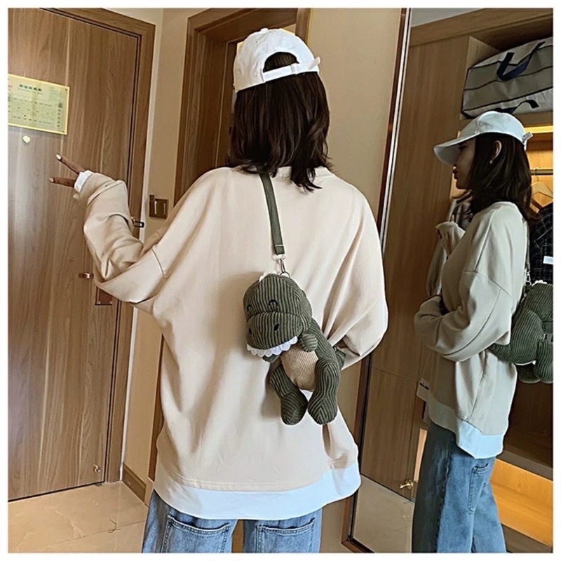 Túi đeo chéo khủng long zara