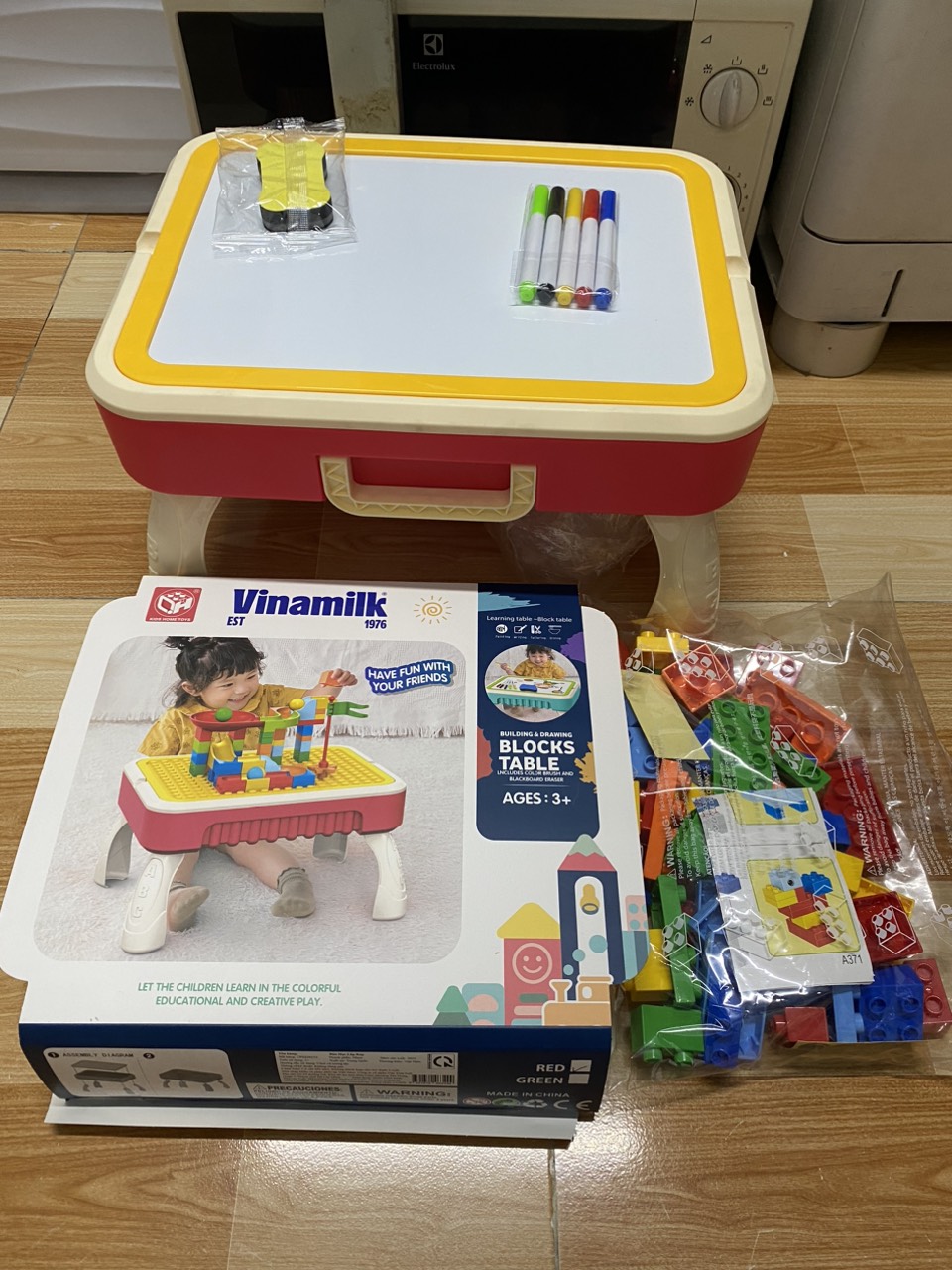 Bàn xếp hình lego hkm vinamilk