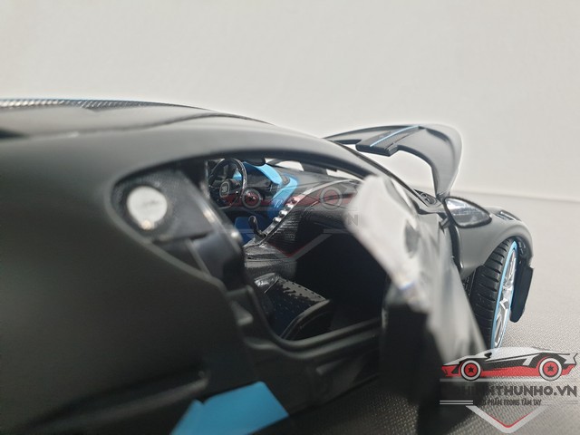 Xe mô hình Bugatti Divo, TL 1:24