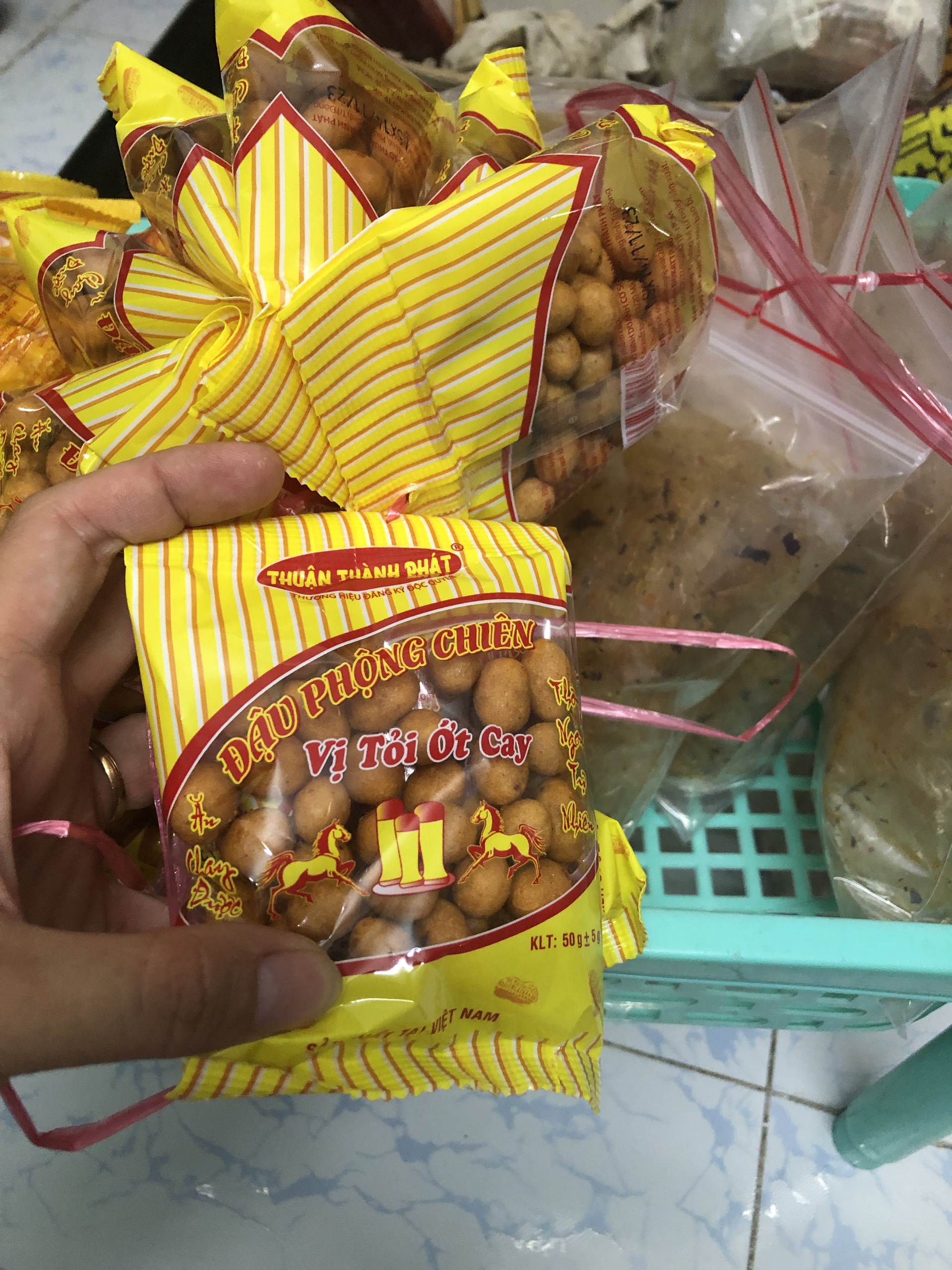 Combo 10 bịch ( túi ) đậu tỏi ớt, nui chiên, hương dương, đậu muối các loại... an toàn thực phẩm