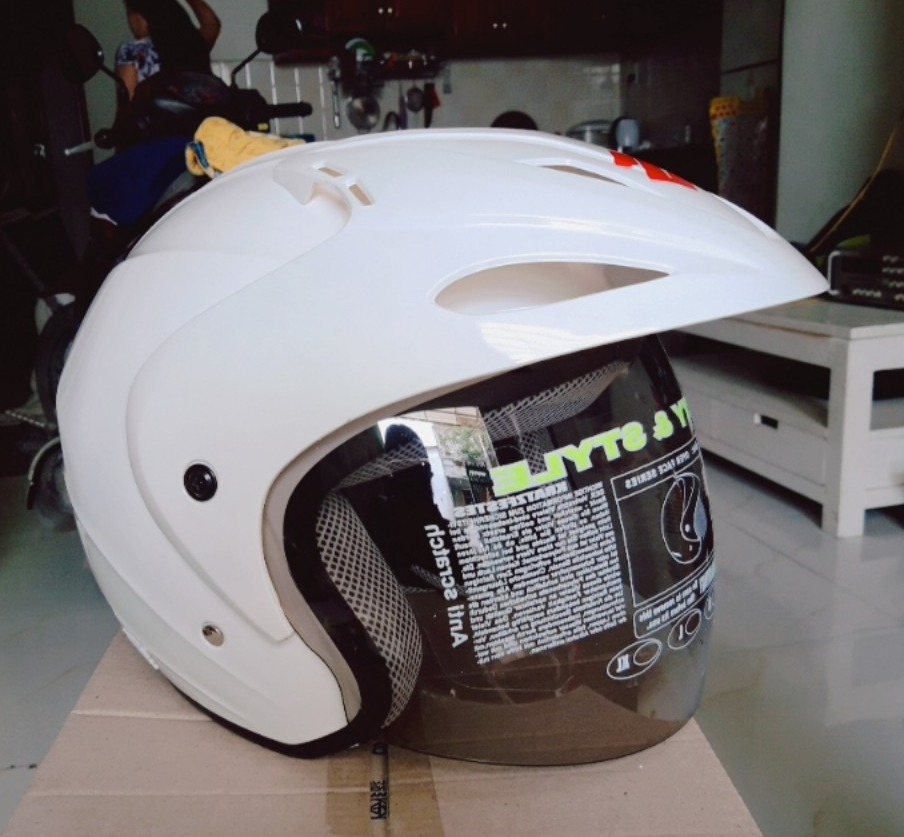 Mũ/Nón bảo hiểm SUZUKI TRẮNG