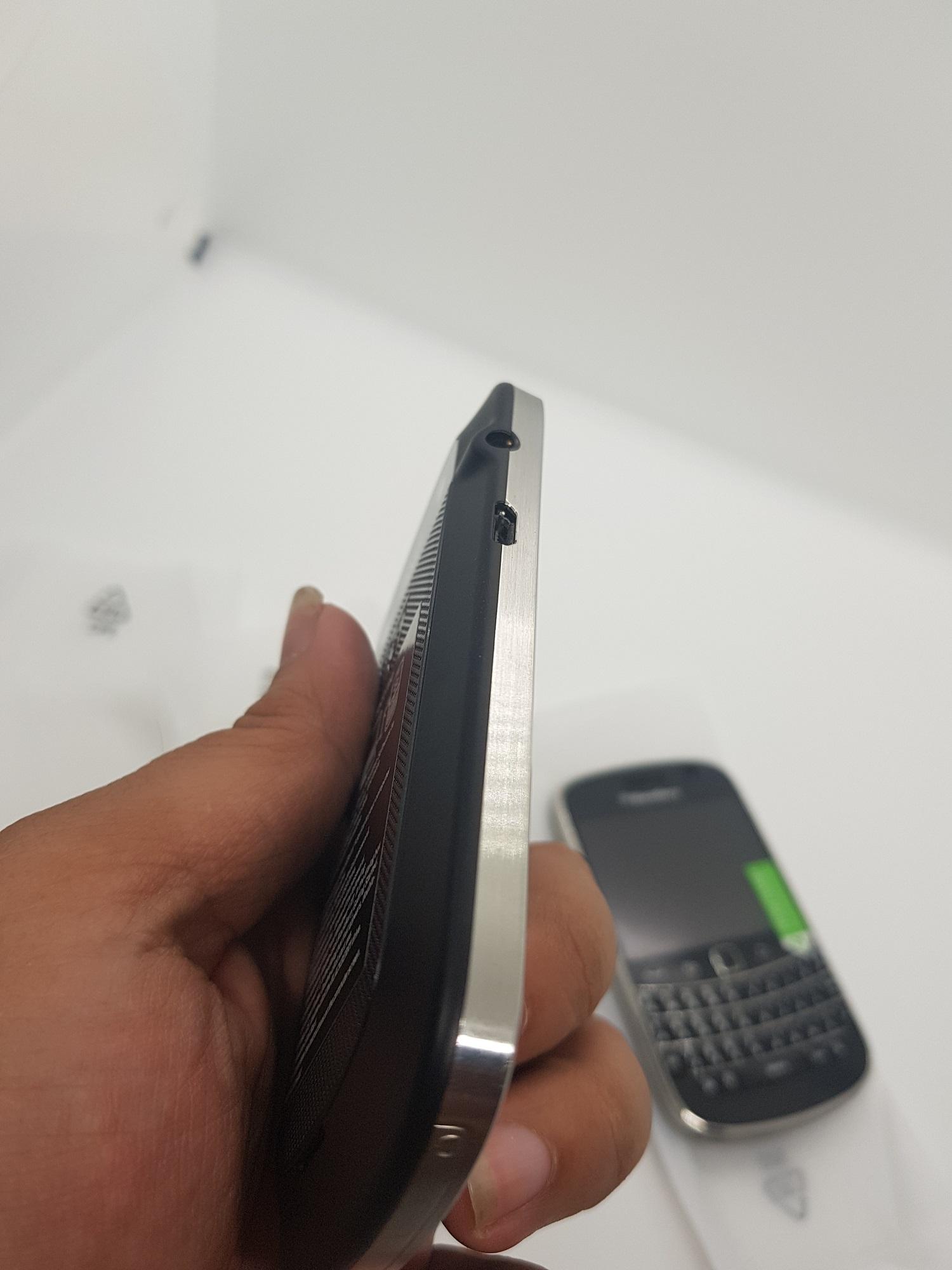 Điện thoại BB 9900