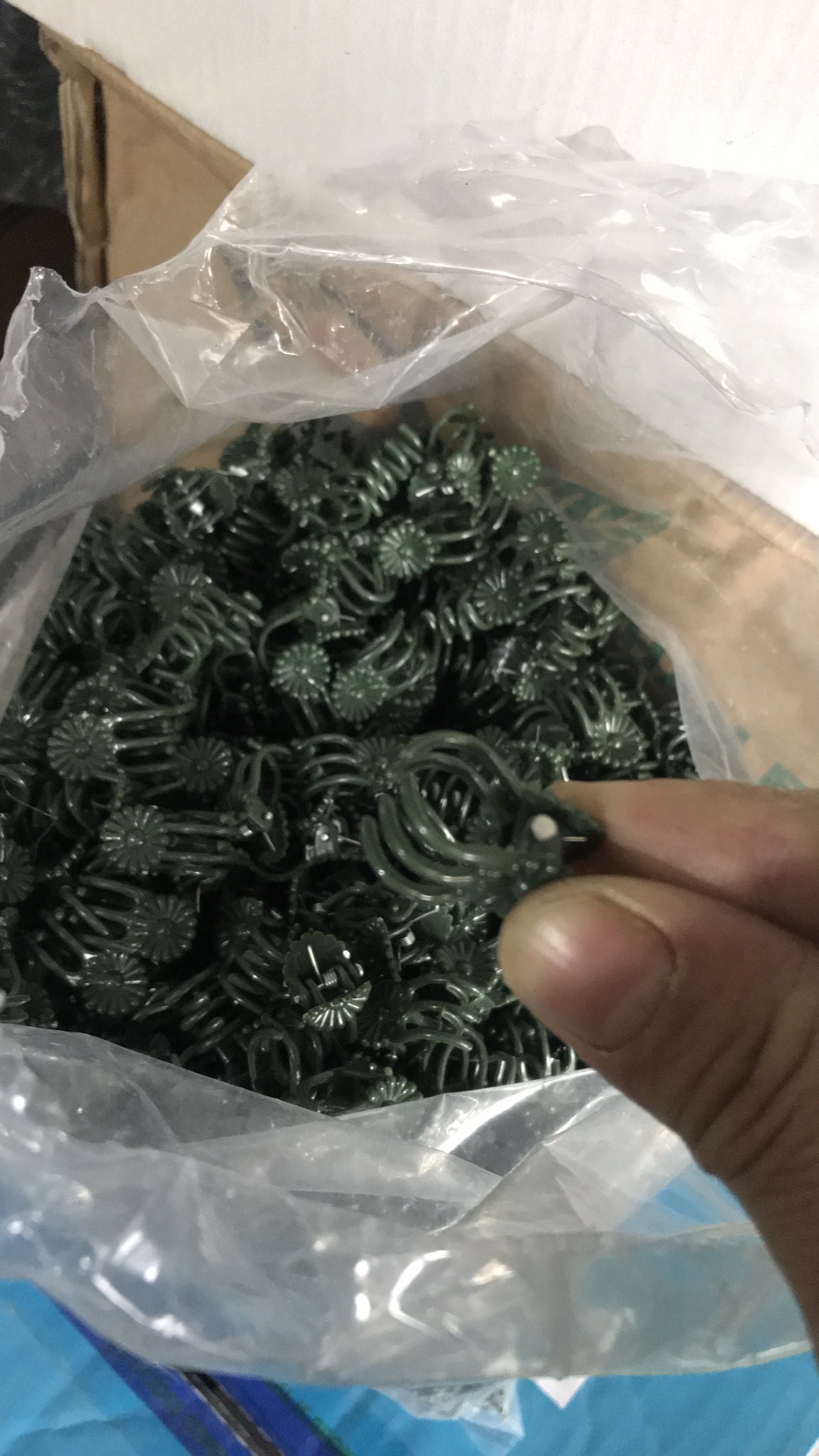 Kẹp bướm cố định hoa Lan cỡ nhỏ màu nâu (100 cái)