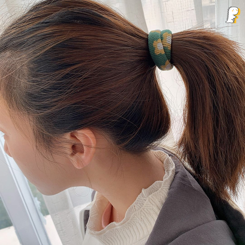 Thun cột tóc len hoa