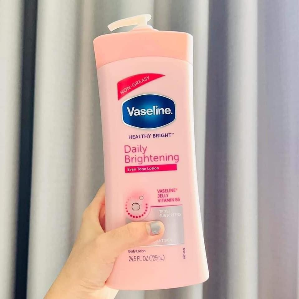 Dưỡng Thể Trắng Da Vaseline 725ML