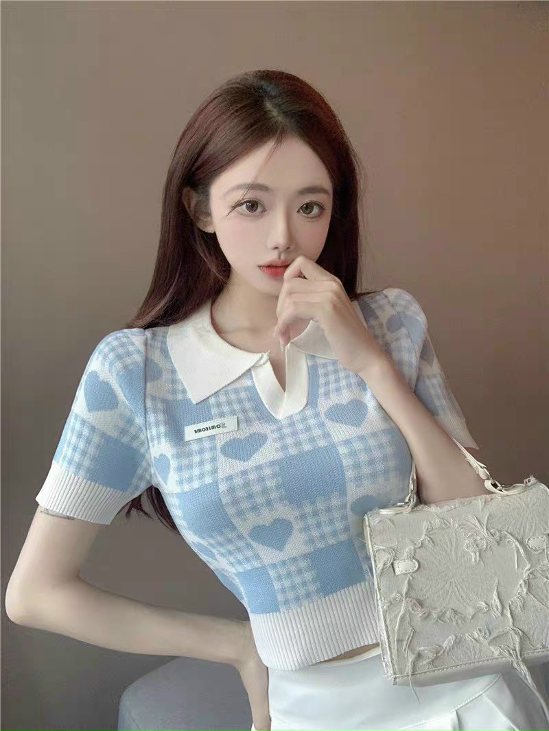 Áo len croptop sọc caro tim cổ bẻ