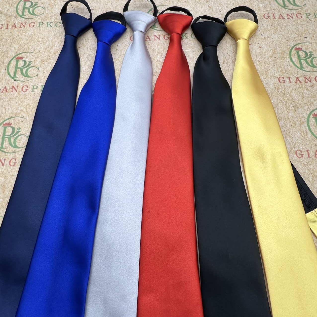 Cà vạt nam thắt sẵn phi bóng 8cm Giangpkc