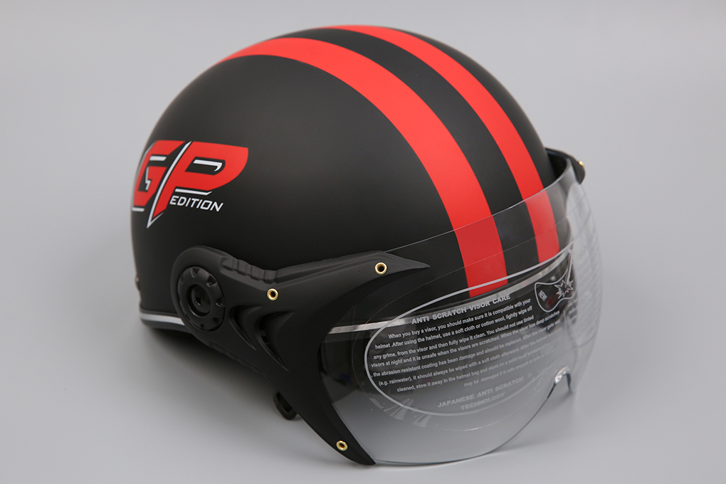 Mũ bảo hiểm GP hai sọc Đỏ có kính