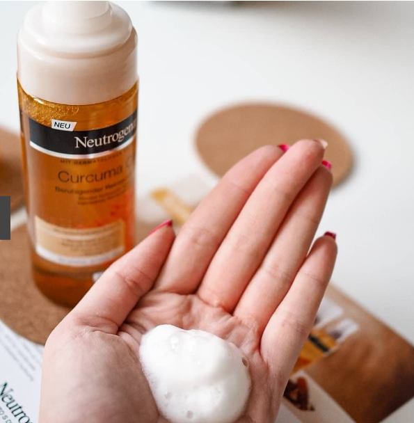GEL TẨY TRANG NGHỆ Neutrogena Curcuma Clear B
