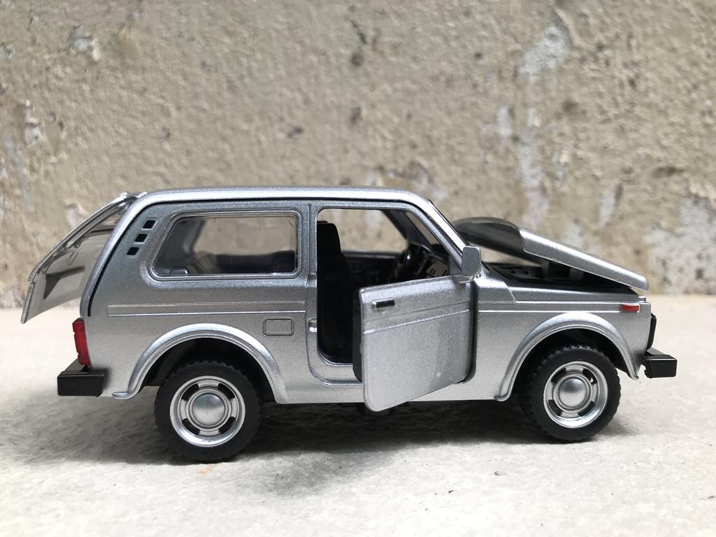 [HCM]Mô hình xe LADA NIVA 2020 - 1:32