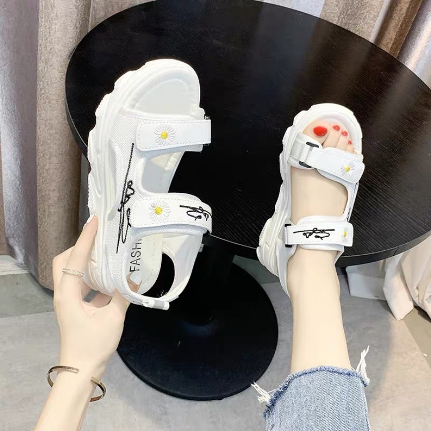 Sandal nữ,sandal học sinh,sandal 2 quai hoa cúc chữ ký siêu đẹp giá rẻ
