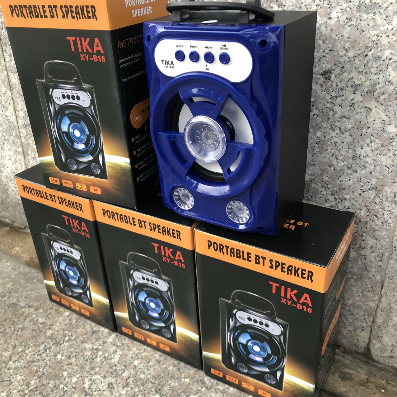 [HCM]Loa Bluetooth B16 Xách Tay Loại 1 Âm Thanh Hay Siêu Trầm Led Nháy Theo Nhạc Loa Không Dây Hỗ Trợ Thẻ Nhớ USB Nghe Nhạc EDM REMIX Nhạc Vàng Bolero Cực Hay Hỗ Trợ Điện Thoại Máy Tính Bảng Laptop - XSmart