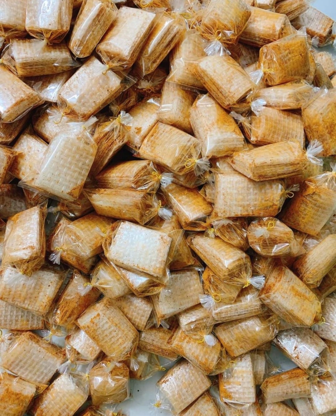 Bánh tráng xike lắc muối nhuyễn thơm cay nẹt lửa