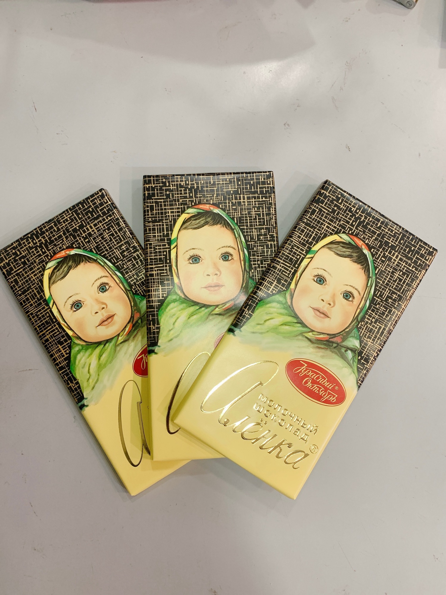 CHOCOLATE hình e bé 100g Nga( vị hạnh nhân, sữa,hạt, dẻ)