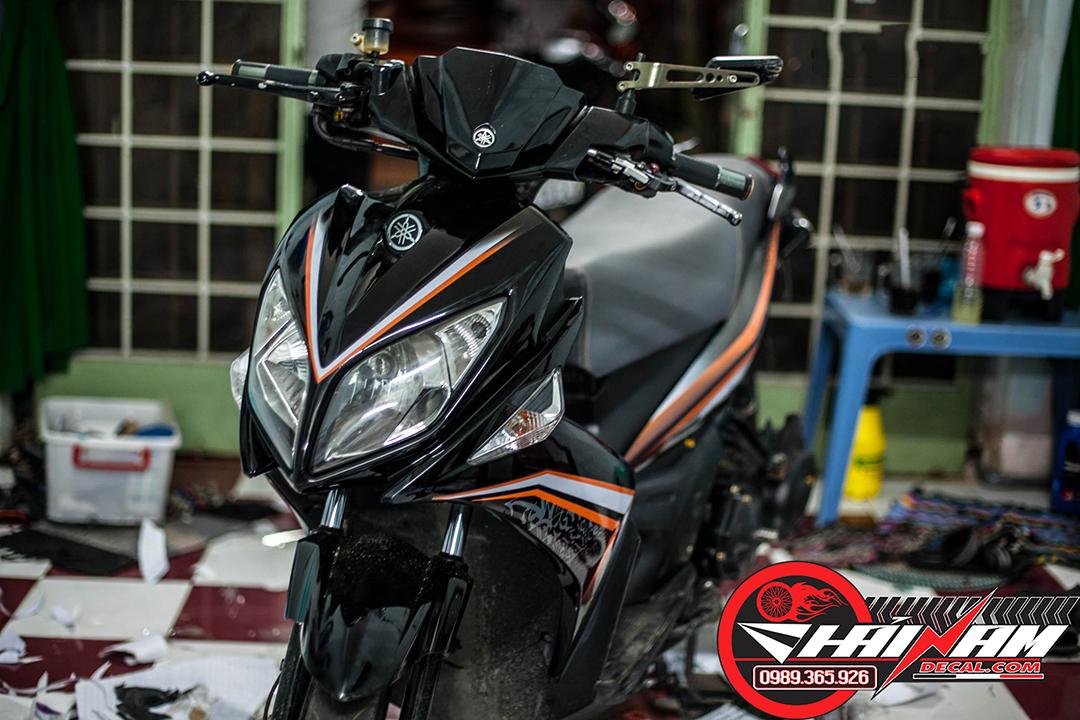 Tem Trùm Nouvo LX Cam Đen Trắng