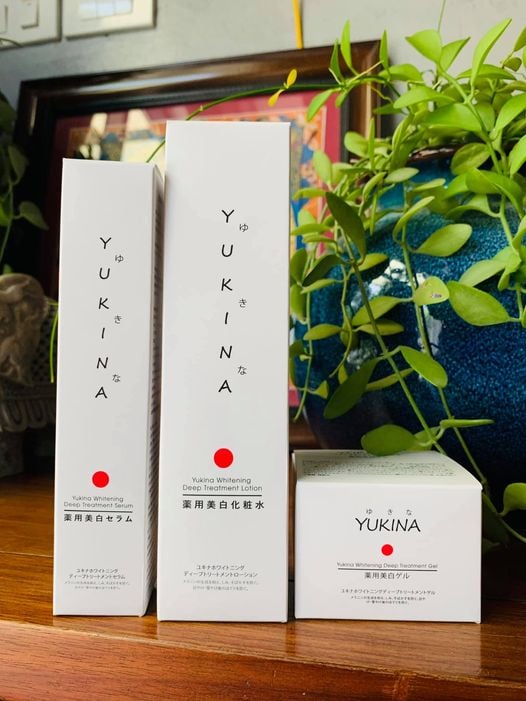 Gel Yukina Whitening Deep Treatment 50g