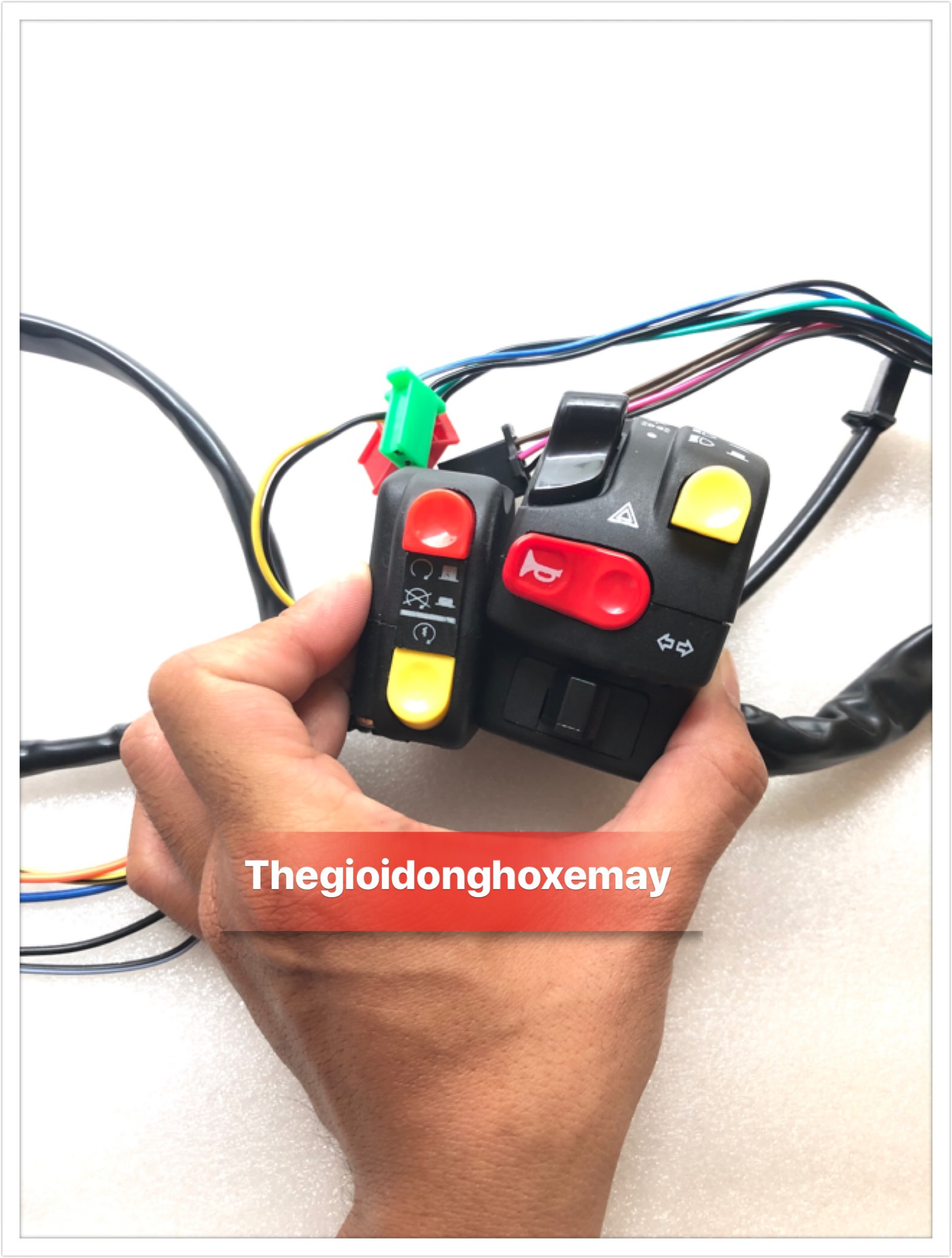 cùm công tắc domino nút vàng cặp trái phải