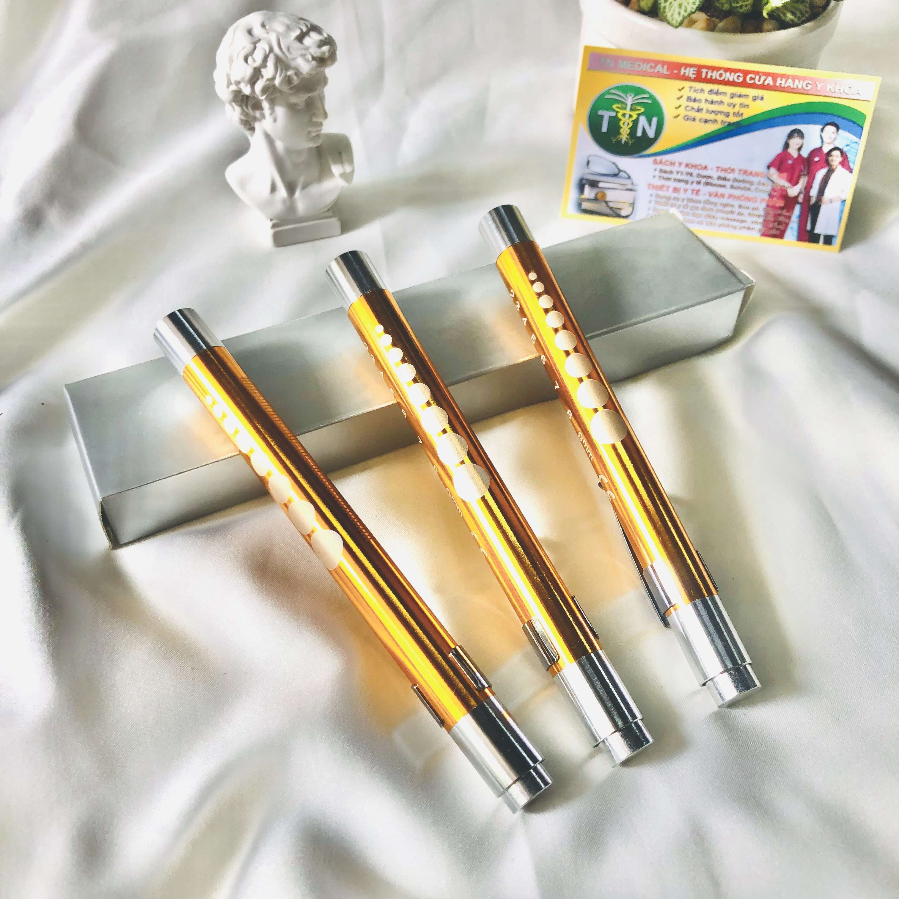 Bút soi đồng tử