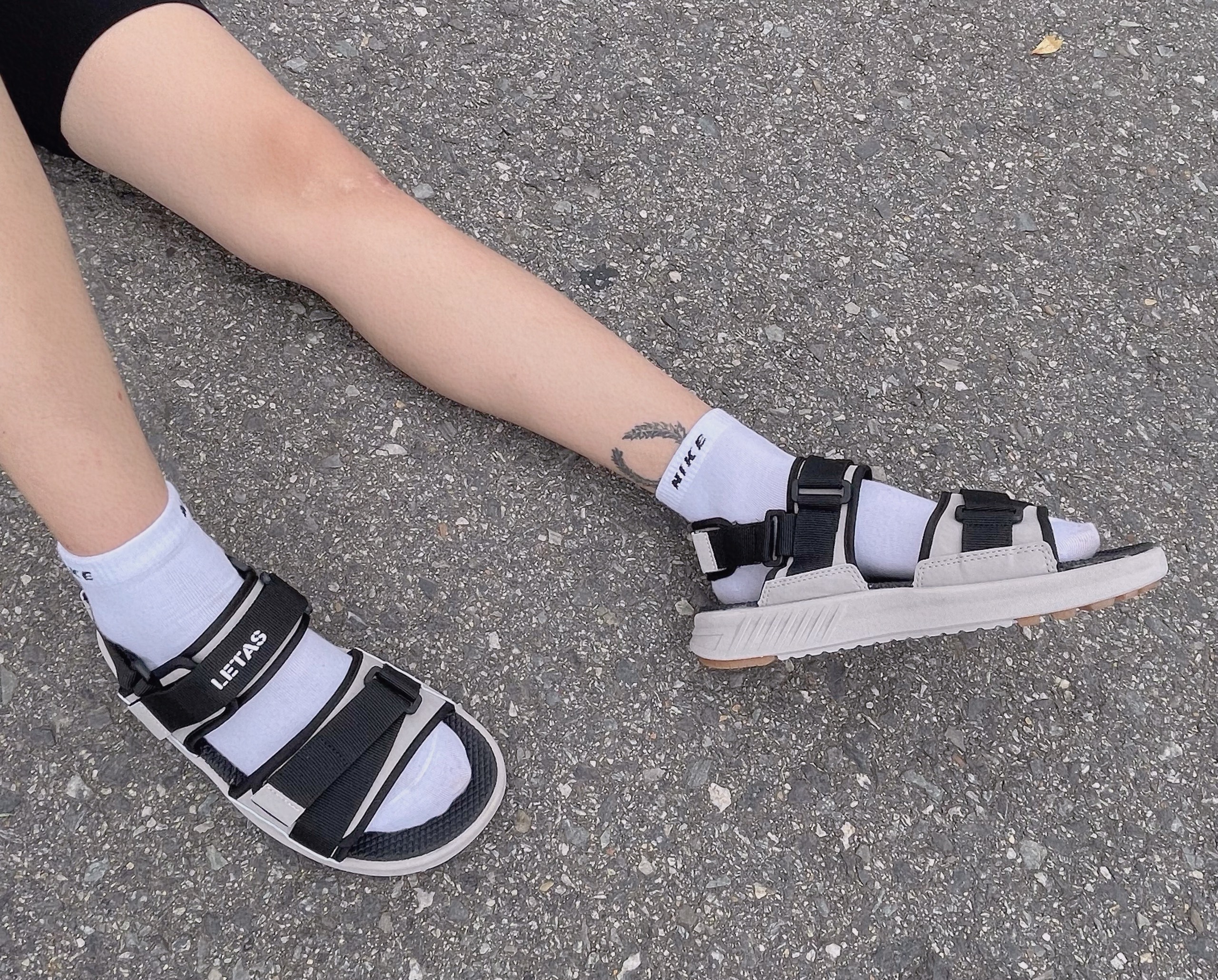 Sandal Nữ,Nam Cá Tính Letas D712 Đen Ghi