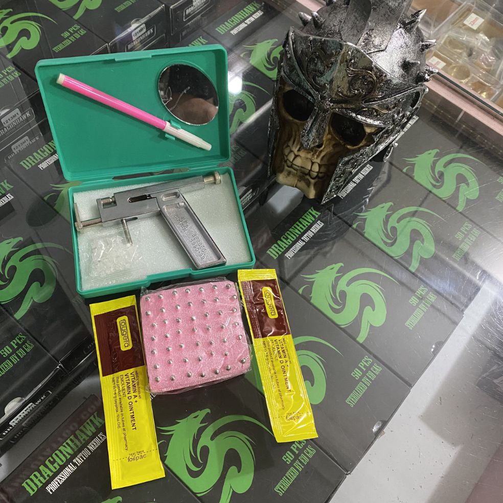 Dụng cụ bấm lỗ tai