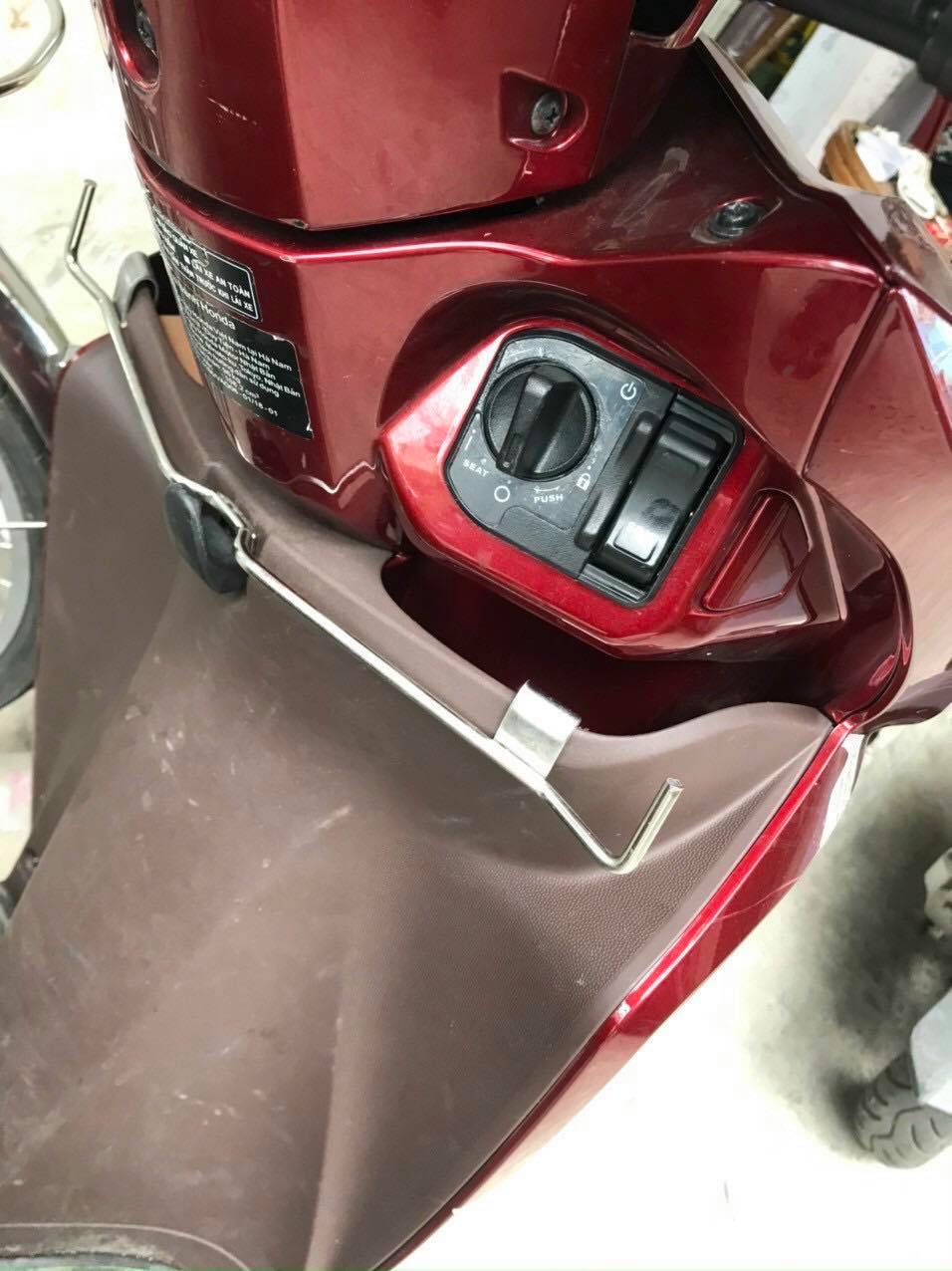 Giá móc treo đồ của xe Vision.